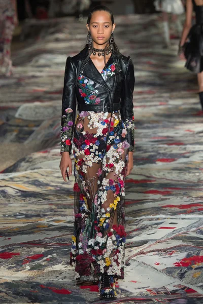 Look 24